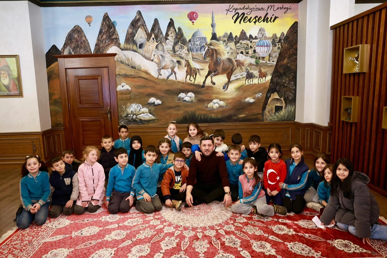 Nevşehirli öğrencilerden Başkan Rasim Arı’ya ziyaret