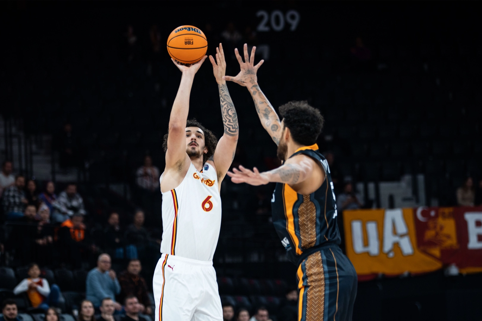 TOFAŞ, milli basketbolcu Sadık Emir Kabaca’yı kadrosuna kattı