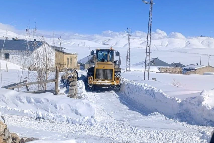 Kar Van’ı esir aldı