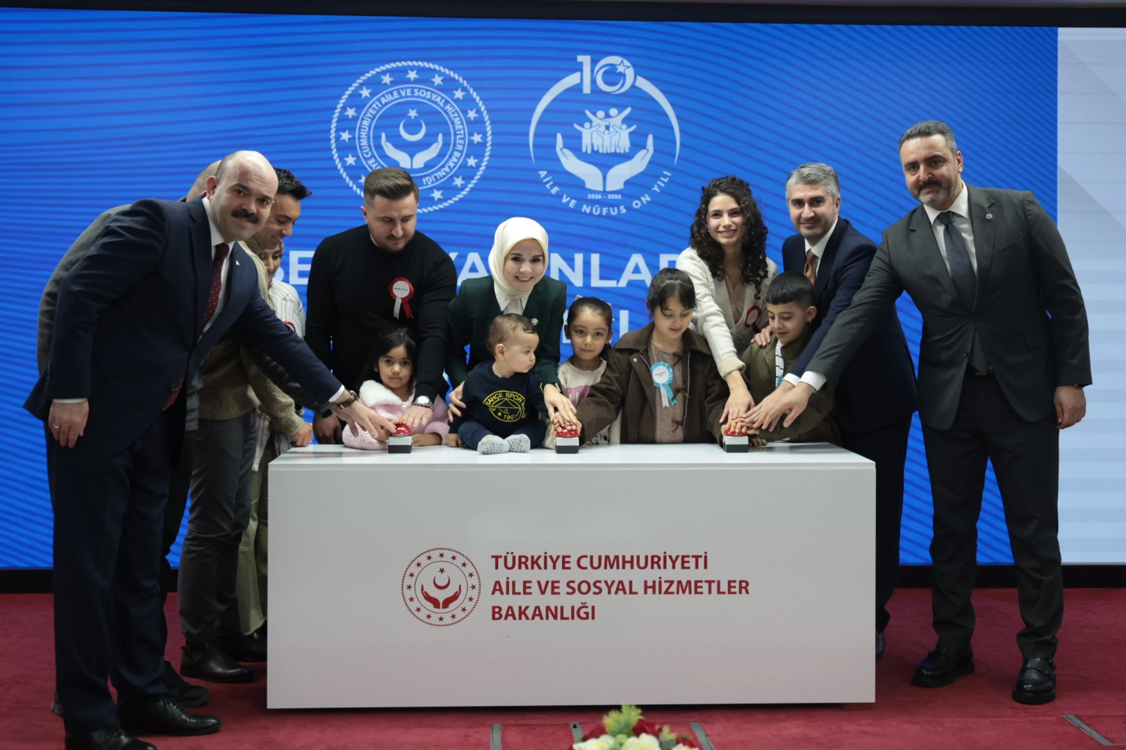 661 şehit, gazi ve yakını kamuya atandı… Şehit ve gazi çocuklarına ’25 Yaş Tanıtım Kartı’