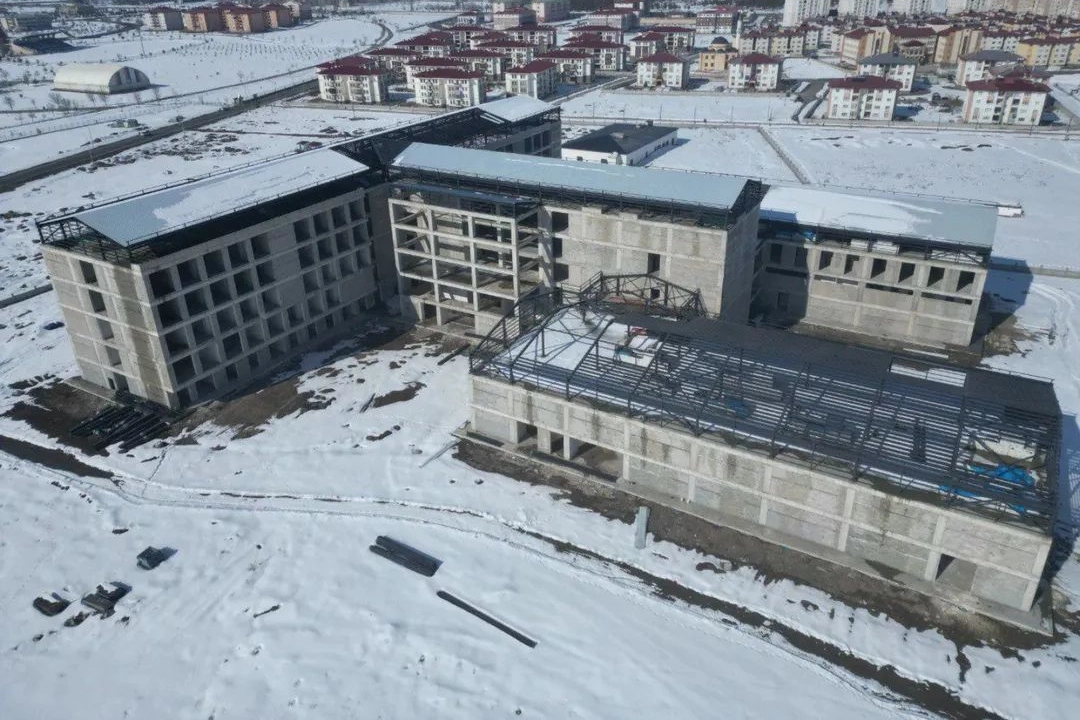 Ağrı’da Kadın Doğum ve Çocuk Hastanesi’nde sona doğru