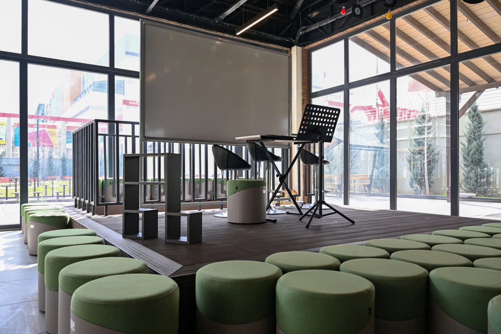 Ankara’da gençlere ve müziğe tam destek