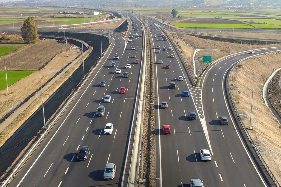 Aydın–Denizli Otoyolu’nda bayram rekoru… Günlük araç geçişi 22 bini aştı