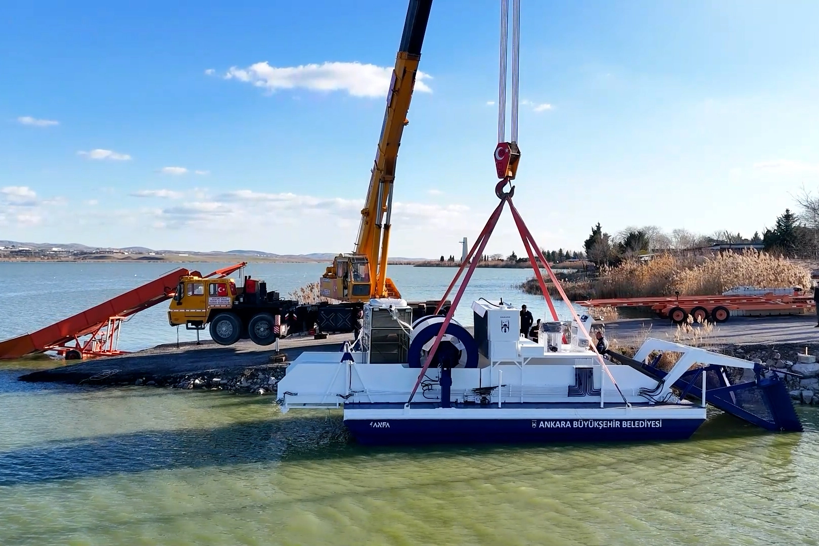 Başkent’in göletlerinde temizlik ve bakım sürüyor