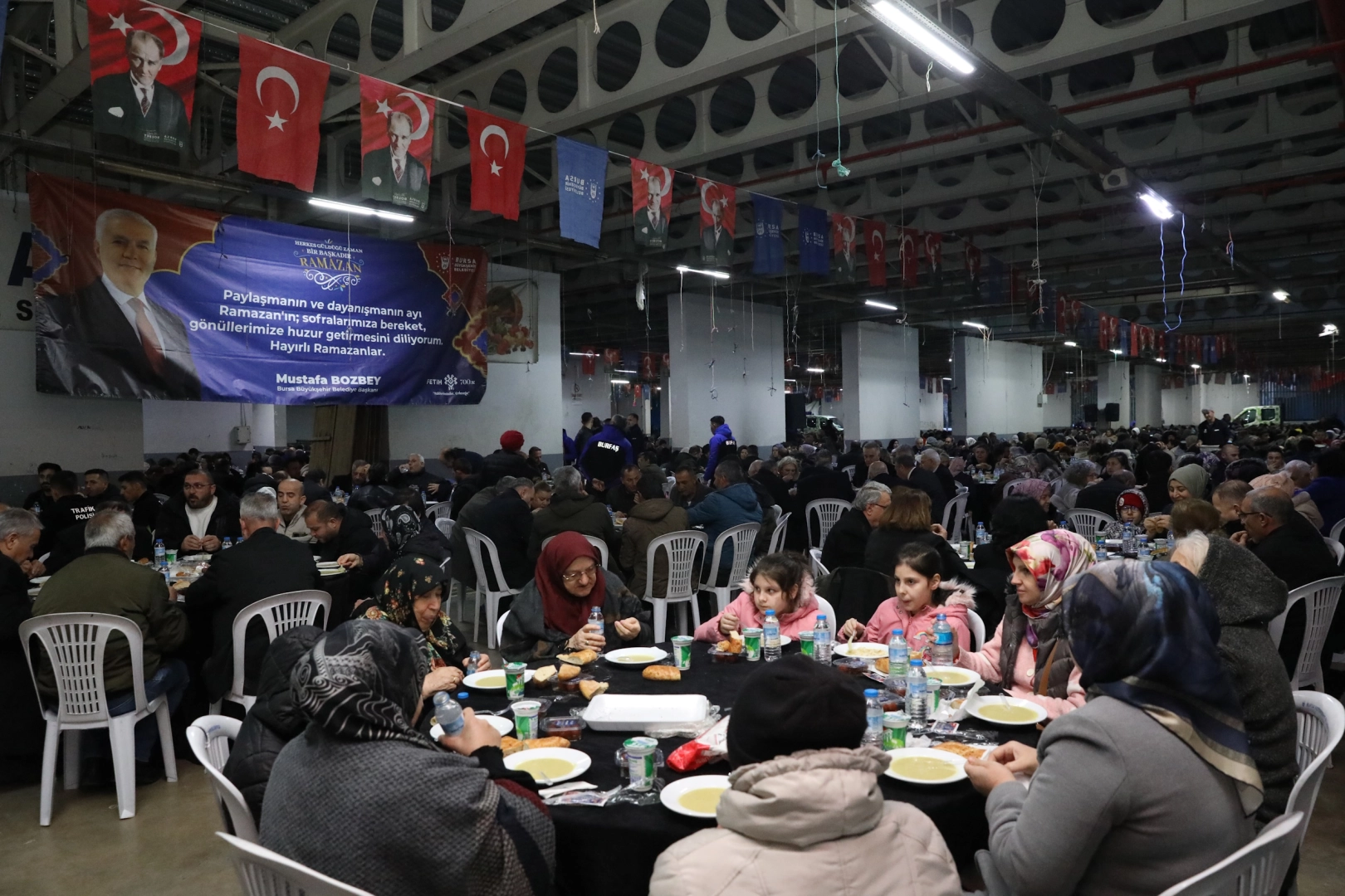 Bursa’da Gemlikliler Büyükşehir’in dayanışma sofrasında