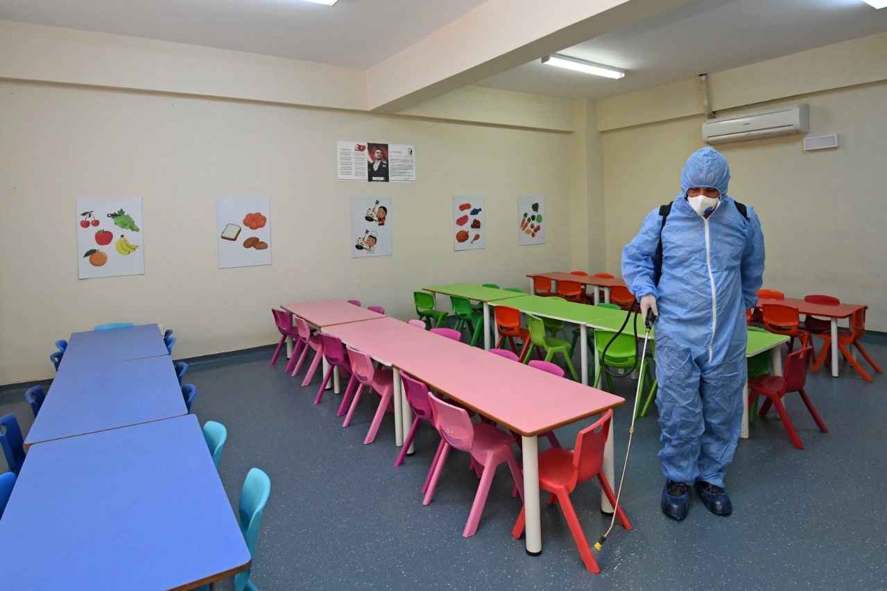 Bursa Osmangazi’de kreşlerde hijyen çalışmaları kesintisiz sürüyor