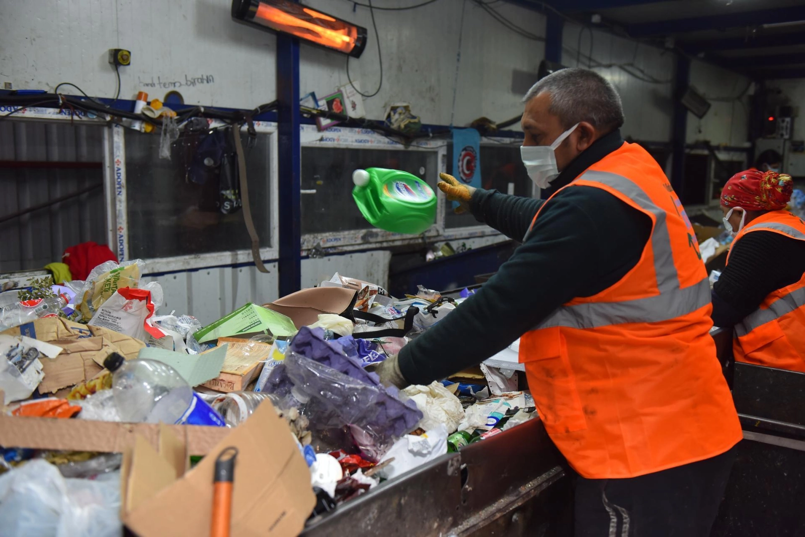 Bursa Yıldırım’da geri dönüşüm her ay 5 bin ağacı kurtarıyor