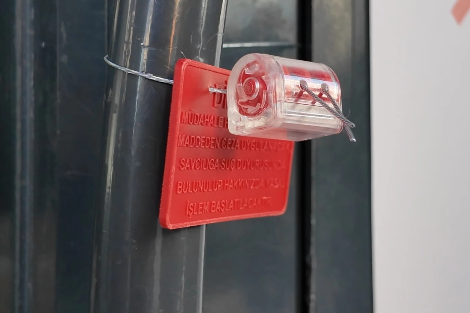 Çayırova Zabıtası’ndan halk sağlığını hiçe sayan işletmeye mühür