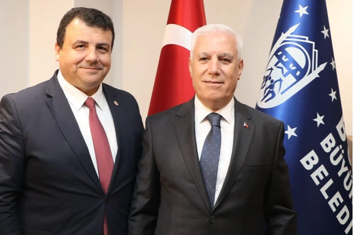 CHP’li Öztürk yoldan döndü, Büyükşehir önüne davet etti!