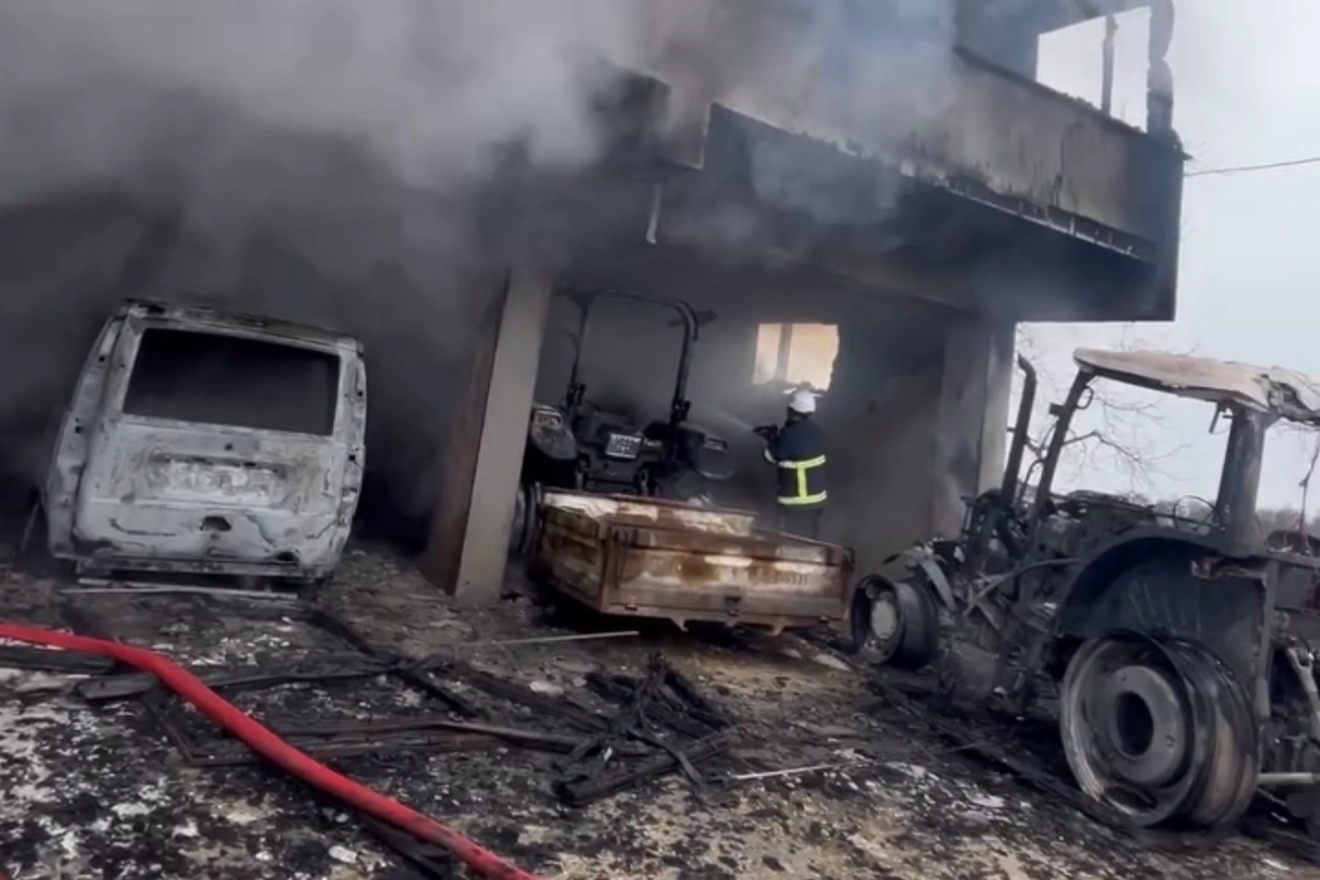 Düzce’de garaj yangınında 6 araç kullanılamaz hale geldi