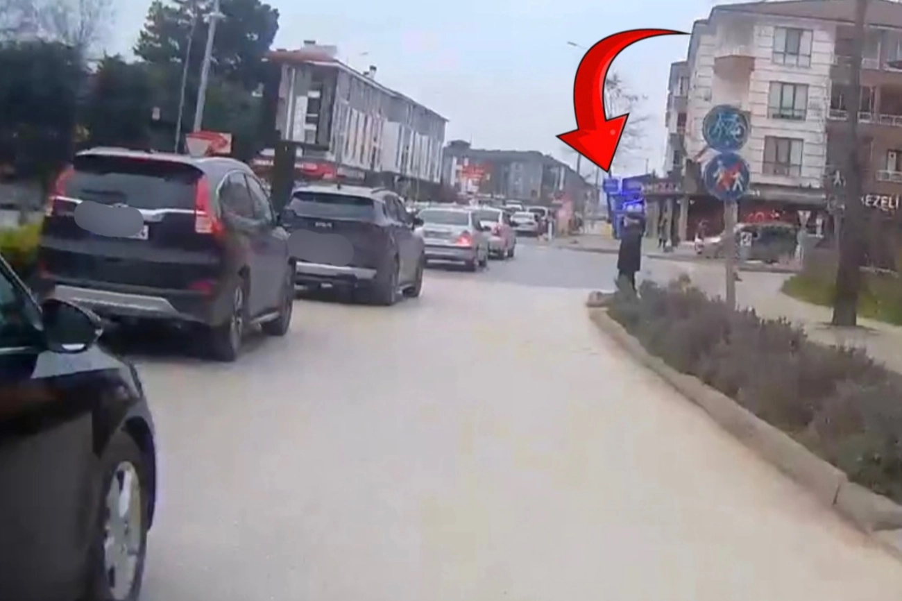 Düzce’de yaya geçidinde sürücü duyarsızlığı tepki çekiyor