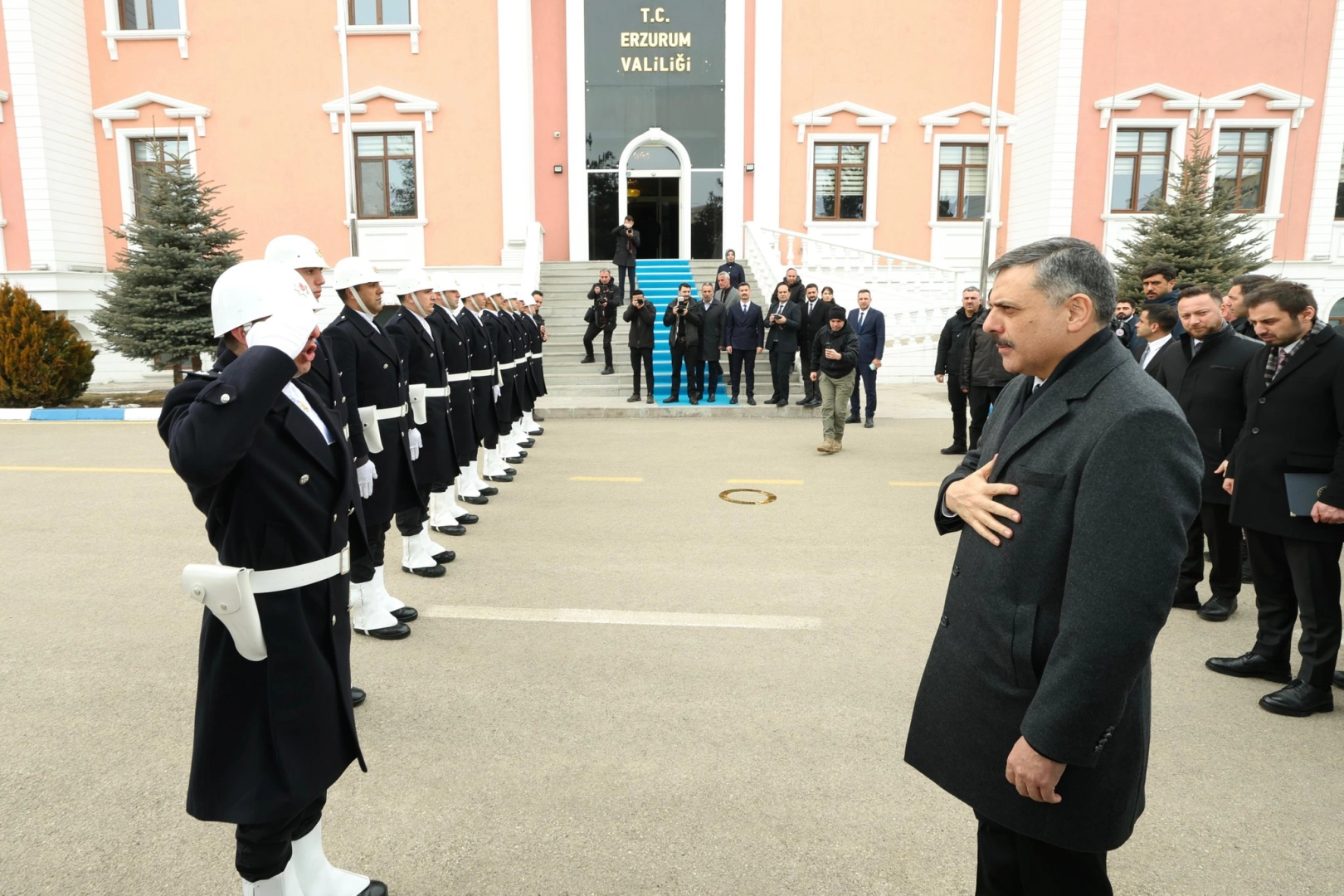 İçişleri Bakanı Mustafa Çiftçi dadaşlar diyarında… İlk bayramlaşmasını yaptı
