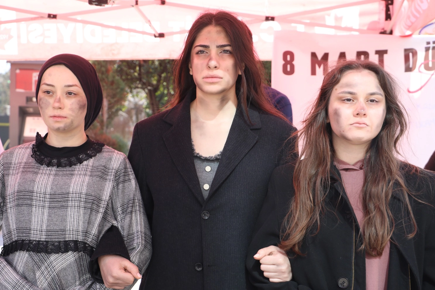 Kocaeli İzmit’te ‘Bi Dünya Kadın’ canlı heykel sergisi