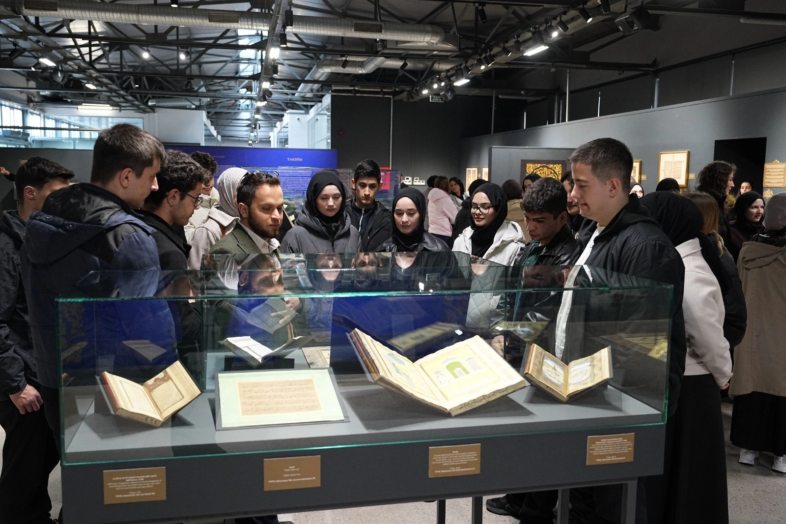 Kocaelili gençler, ‘Mukaddes Emanetlere’ sahip çıkıyor