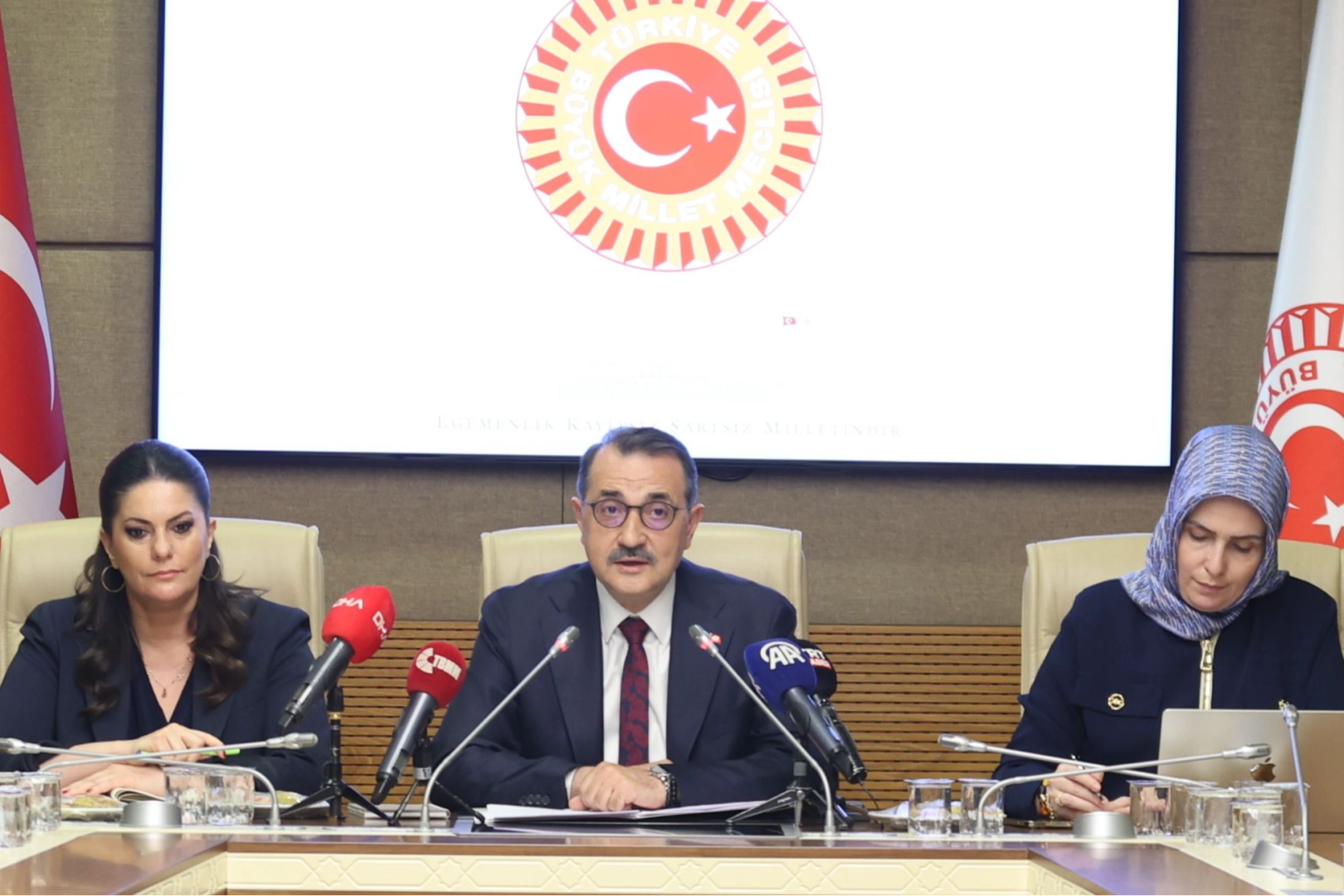 Komisyon beklenen raporu sundu… Türkiye yapay zekâda üreten ve düzenleyen olacak