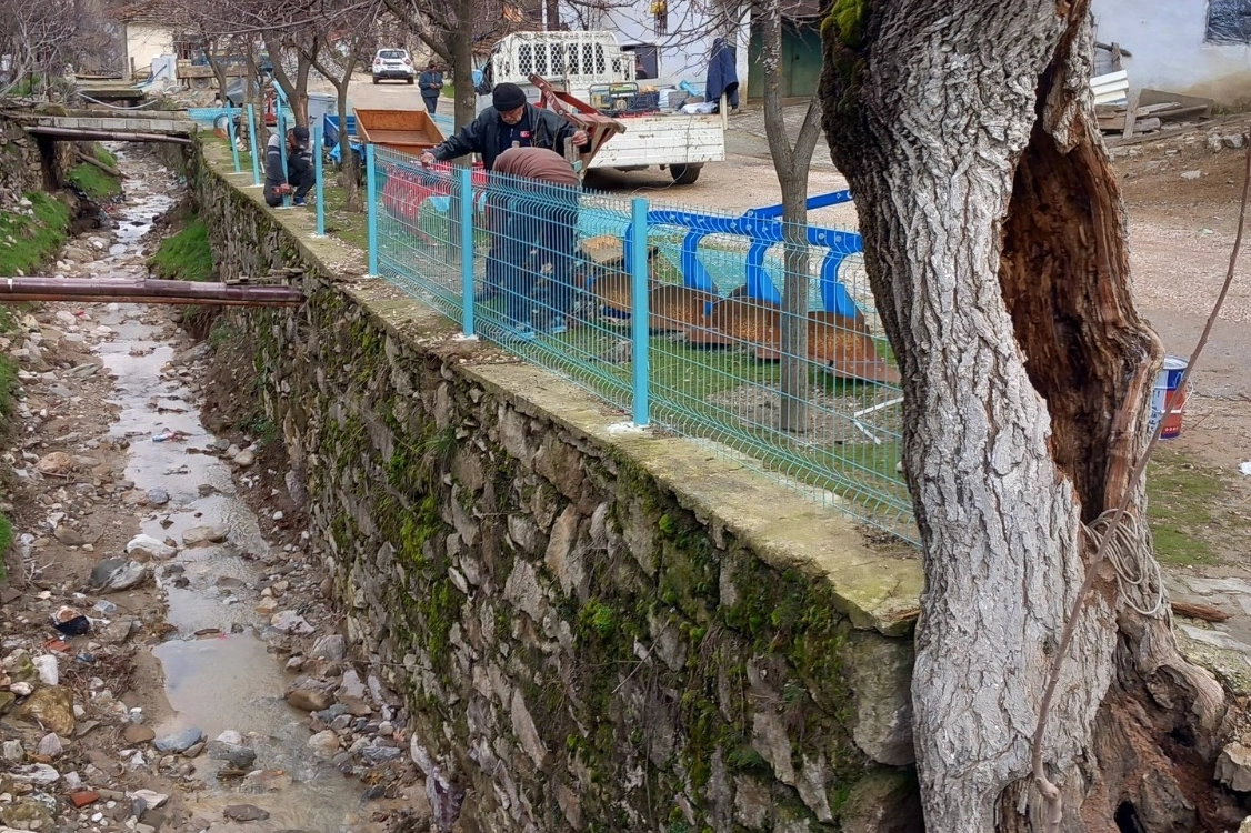 Manisa’da tehlike arz eden dereler güvenli hale getiriliyor