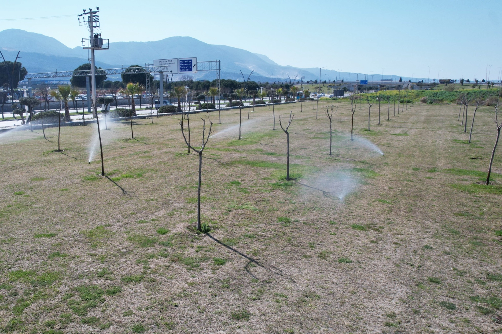 Manisa’da yeşil alanlarda akıllı sulama dönemi
