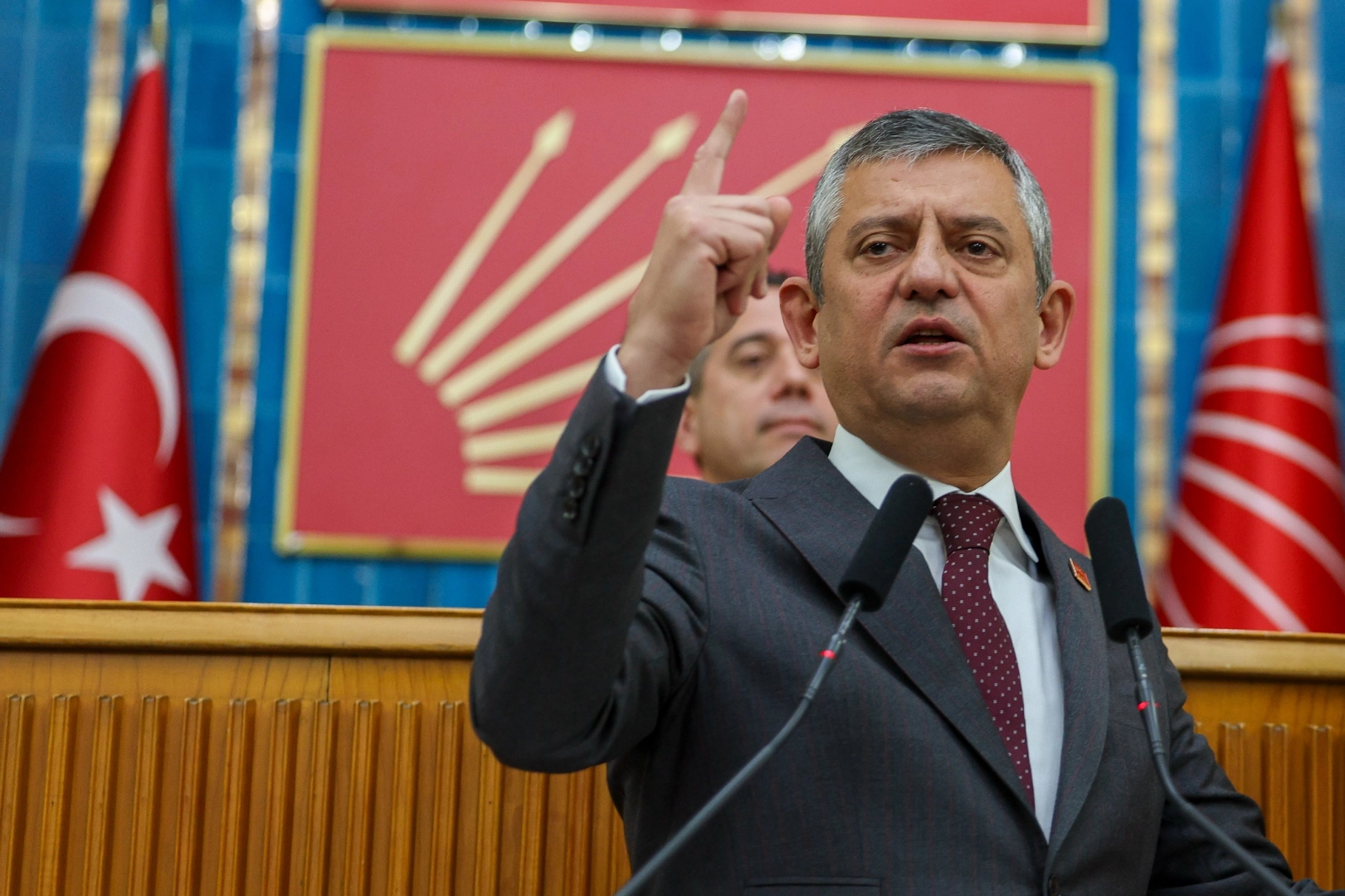 Özgür Özel: İç cepheyi bozan biz değiliz!… Bakan Gürlek’e beyan çağrısı