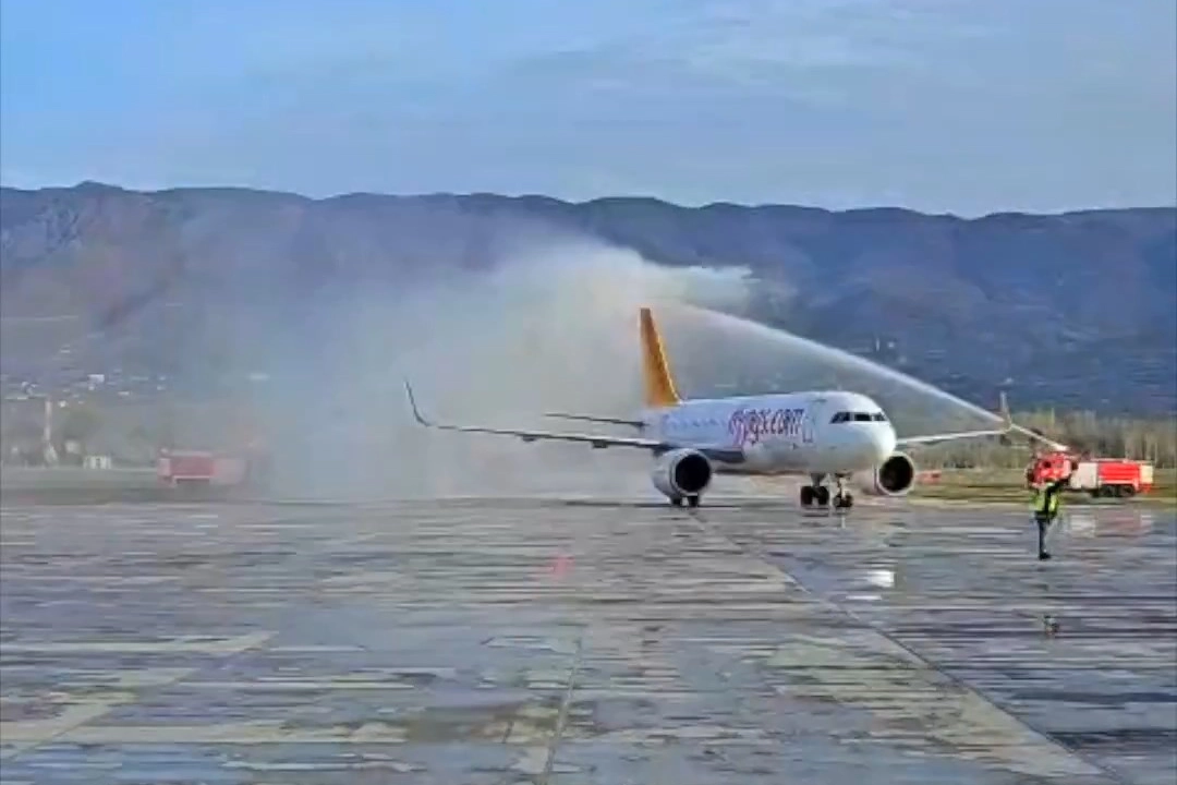 Tokat–İzmir uçuşları başladı… İlk sefere su takı seremonisi