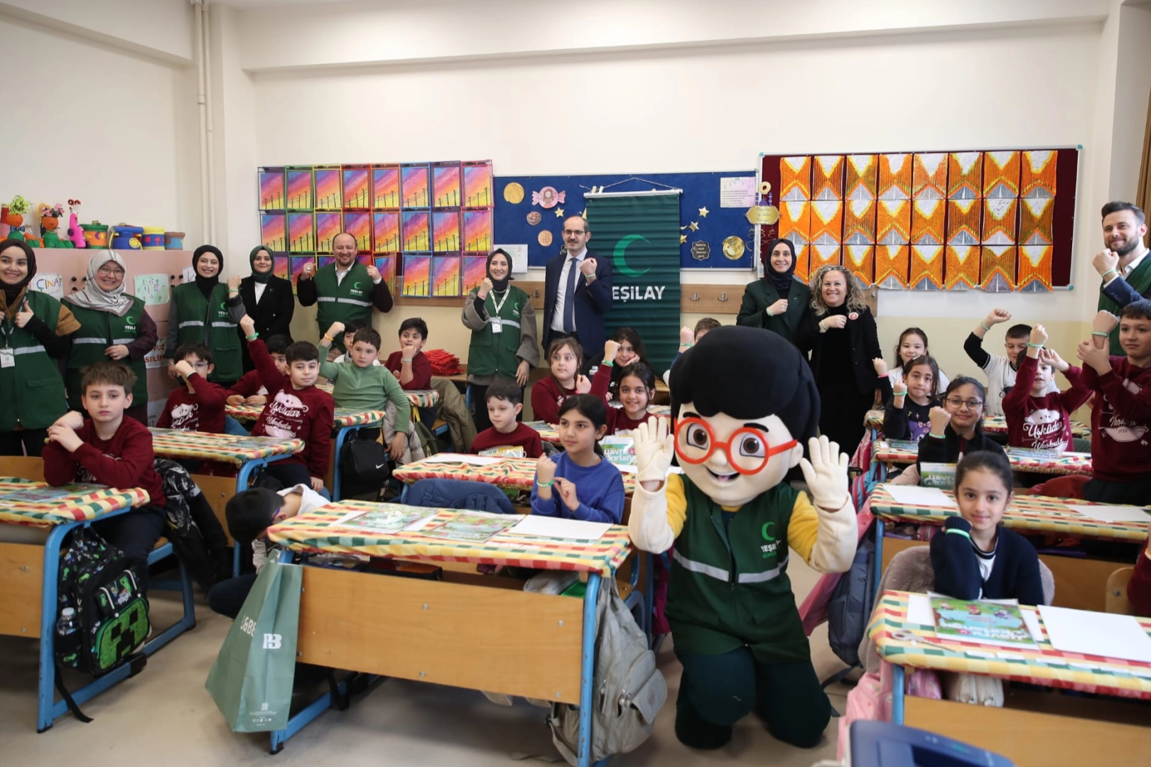 Yeşilay farkındalığı için ilk ders zili ‘bağımsız gelecek’ için çaldı