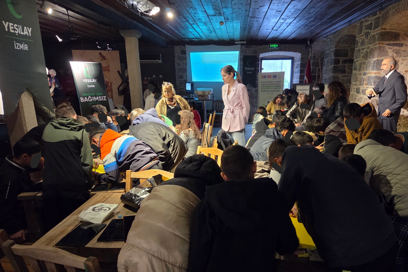 Yeşilay İzmir’den koruma altındaki çocuklara dijital bağımlılık eğitimi