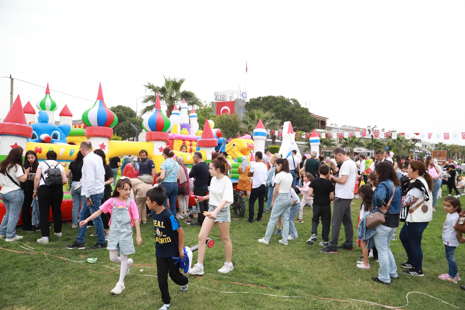 BURHANİYE’DE 23 NİSAN RUHUNA YAKIŞIR KUTLAMA