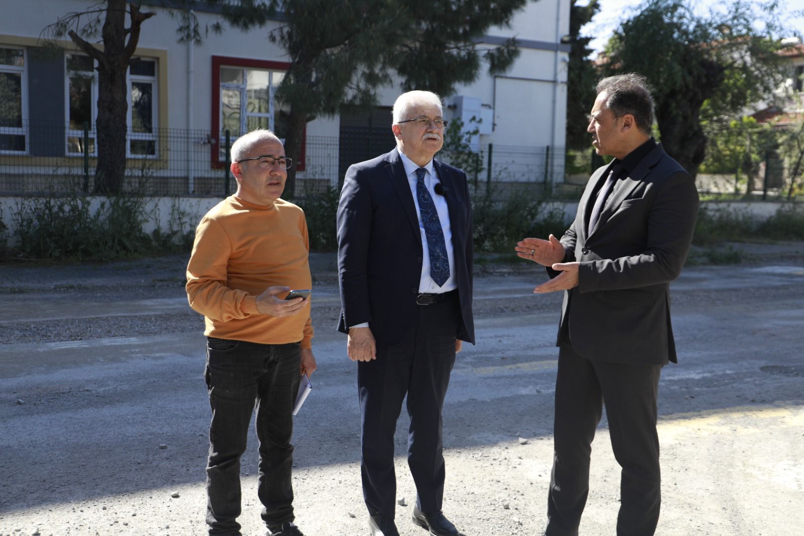 BAŞKAN DEVECİLER SAHADAKİ ÇALIŞMALARI İNCELEDİ