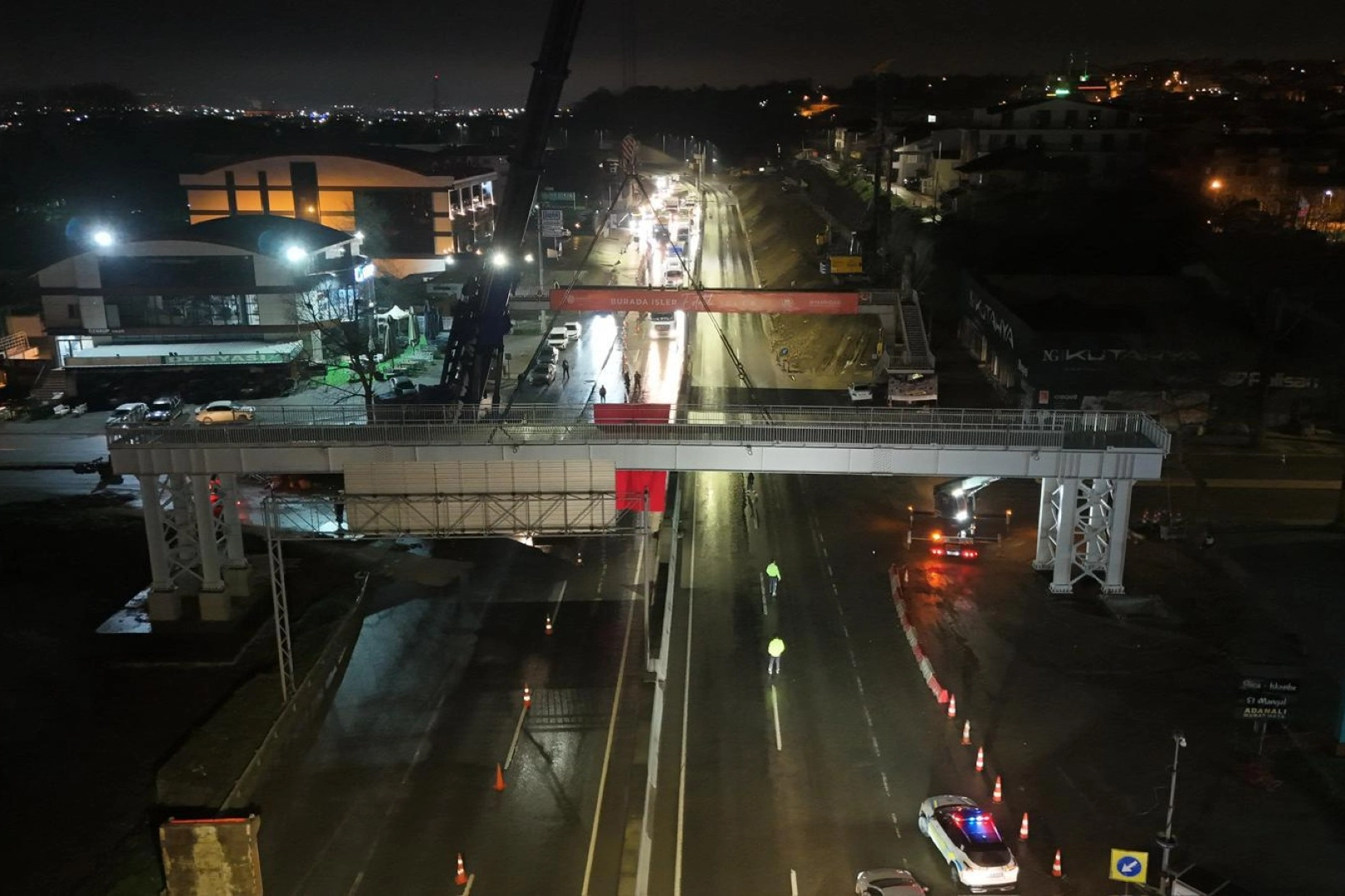 Başiskele Kavşağı’nda ‘78 tonluk’ gece mesaisi