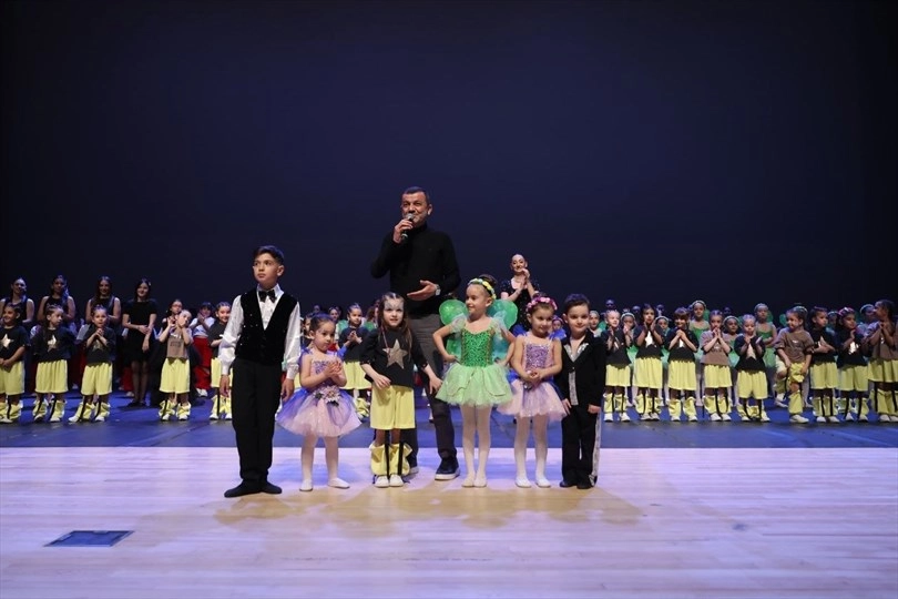 Denizli’de 23 Nisan etkinlikleri miniklerle başladı