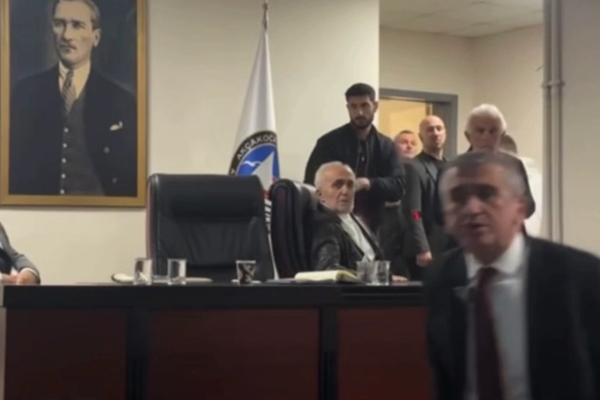 Düzce Akçakoca’da Belediye Başkanı hırsını basın mensuplarından aldı!