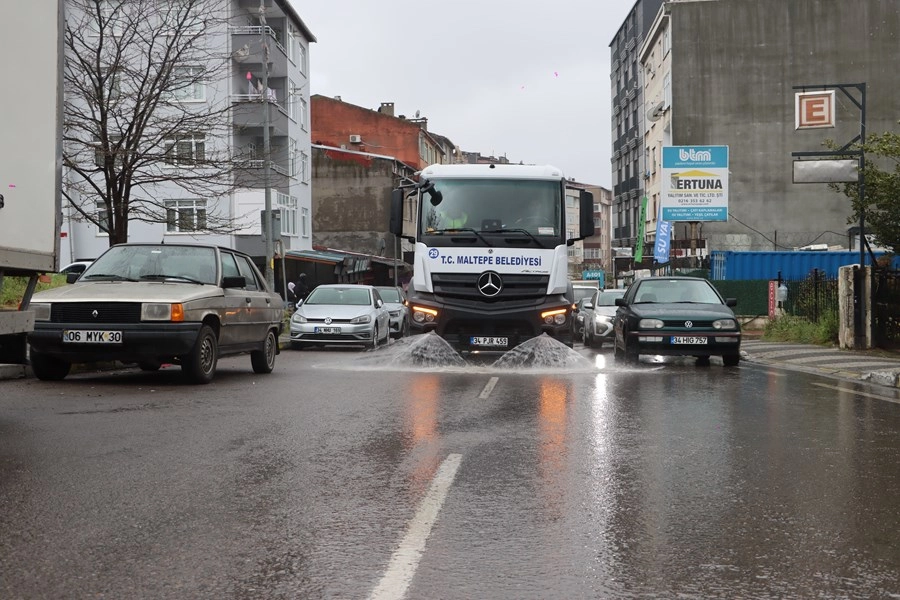 İstanbul Maltepe’de bahar temizliğine devam