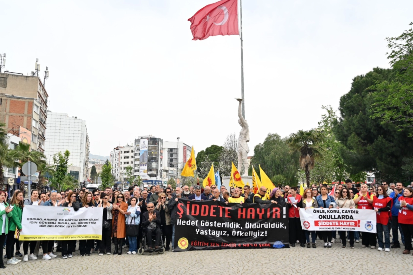 İzmir’de güvenli eğitim eylemi