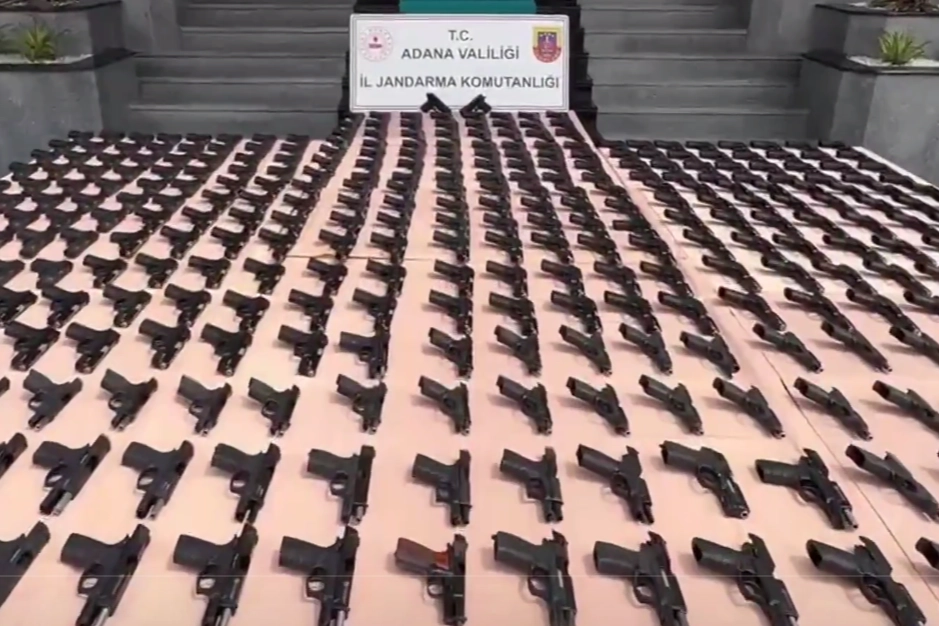 Jandarma’dan dev operasyon… 1.107 ruhsatsız tabanca ele geçirildi