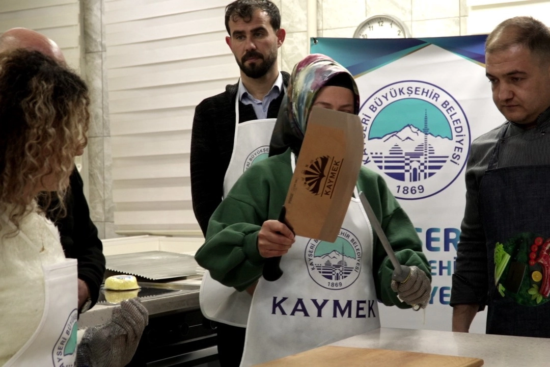 KAYMEK’ten pastırma doğrama kursu