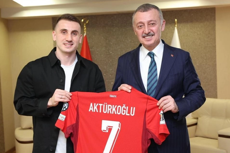 Kocaeli’nin gururundan Başkan Büyükakın’a Milli forma