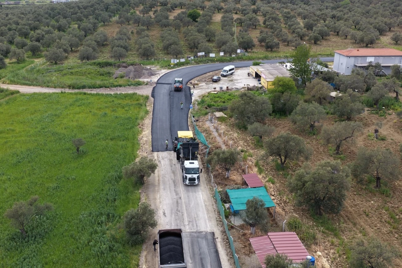 Balıkesir’de yol çalışmalarına devam ediyor
