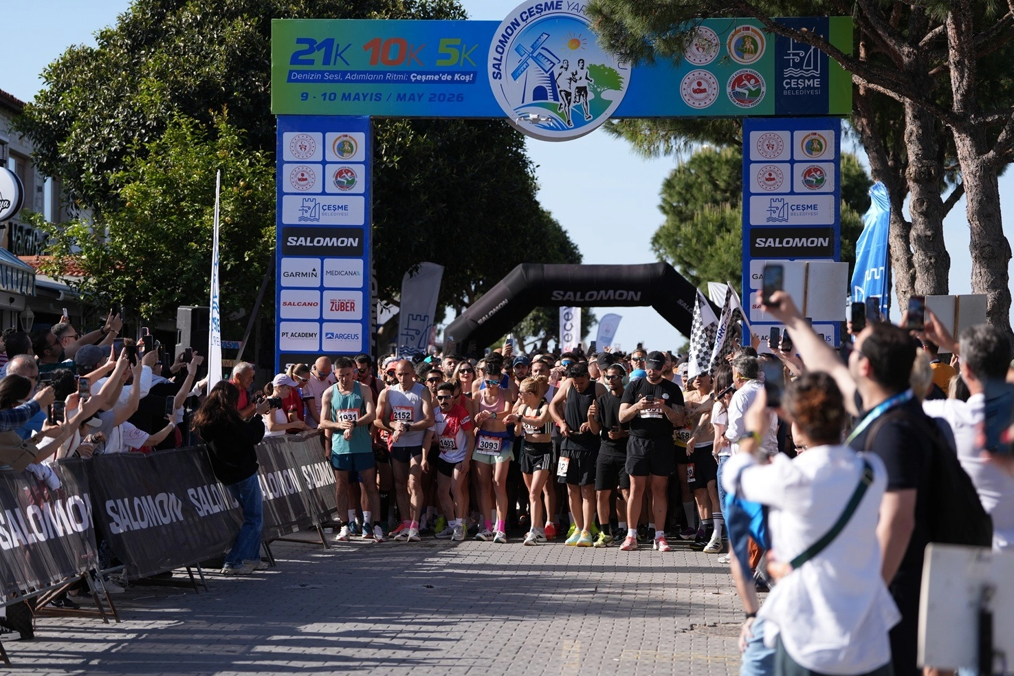 Çeşme’de rekor katılım… 43 ülkeden 3 bin 450 sporcu rüzgar eşliğinde koştu
