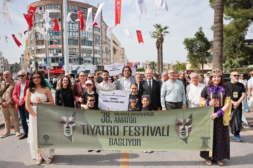Denizli’de Uluslararası Amatör Tiyatro Festivali başladı