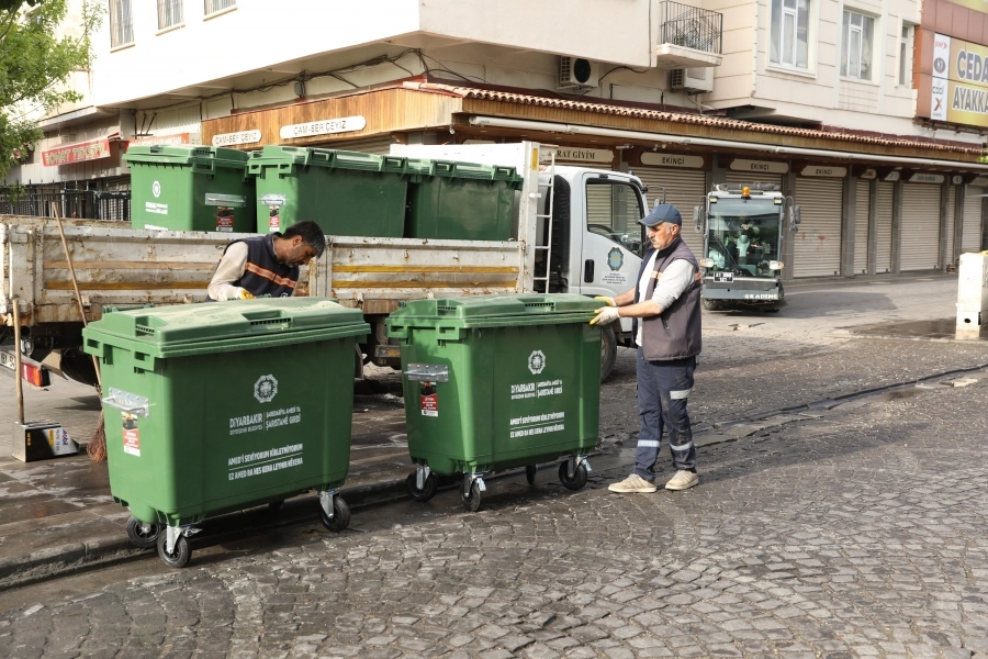 Diyarbakır’da yeni nesil çöp konteynerleri alanlarda