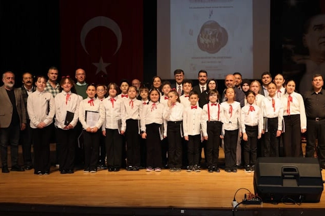 Kütahya’da minik seslerden türkü şöleni