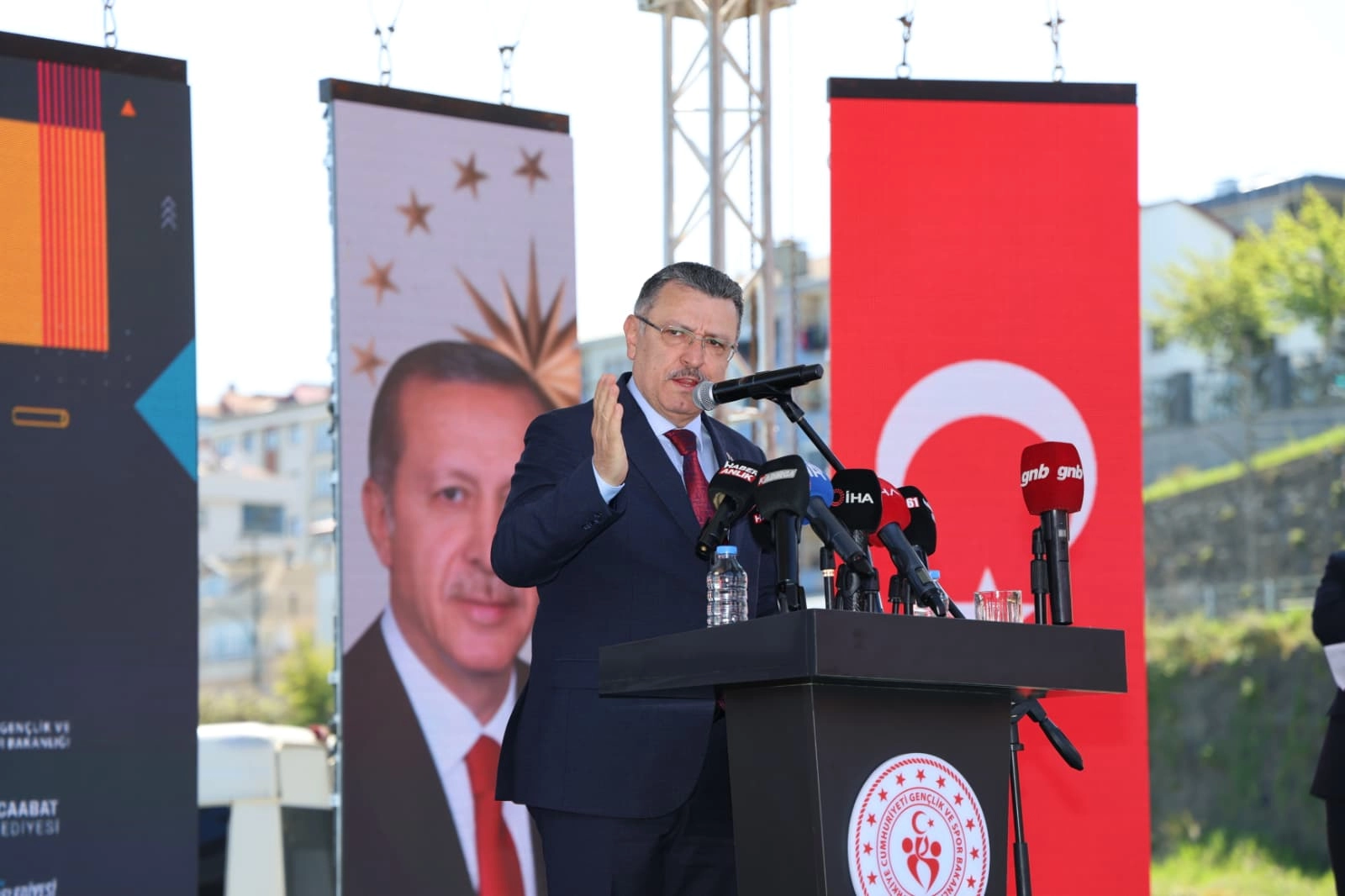Trabzon’da Akçaabat Yarı Olimpik Yüzme Havuzu açıldı